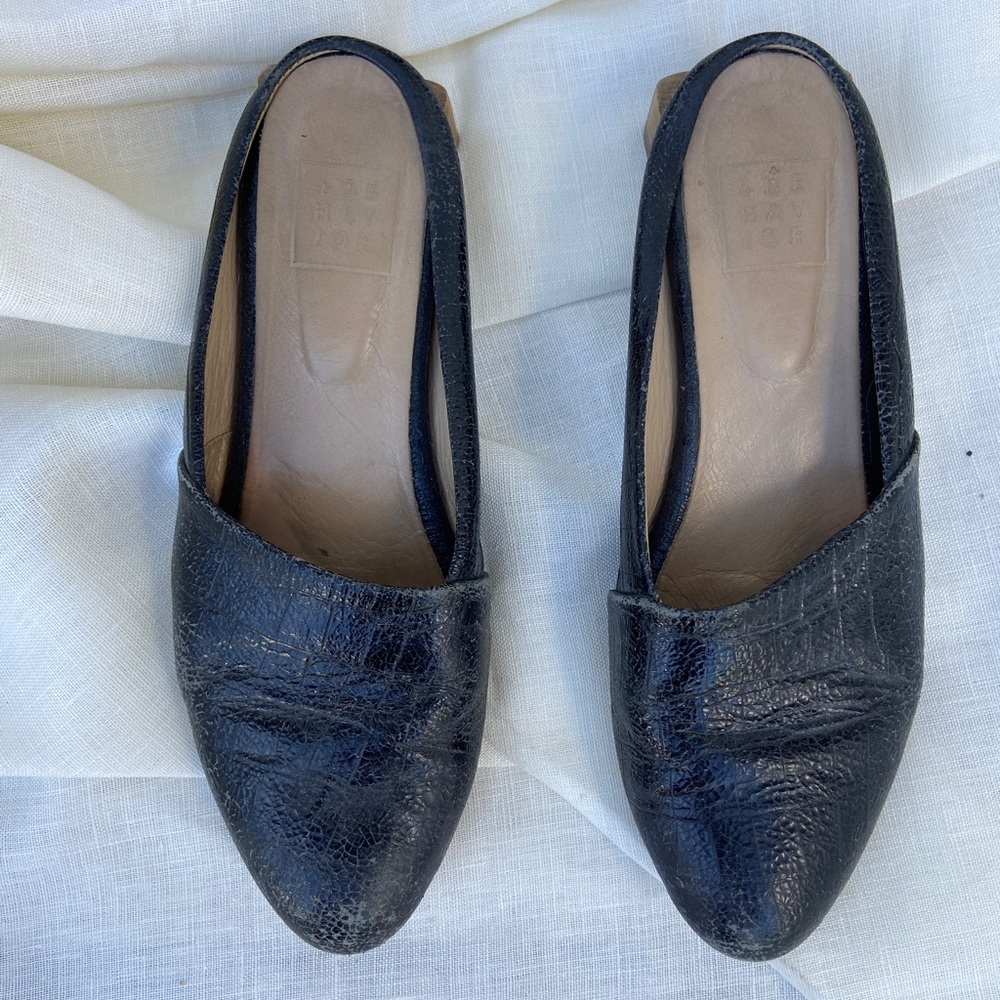 Behavior LA black leather triangle heel slides, Heel is 1-2”
